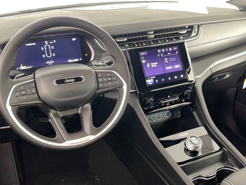 New 2025 Jeep Grand Cherokee L Laredo image 15