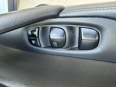 Used 2019 Nissan Rogue SV w/ Sun & Sound Touring Package image 21