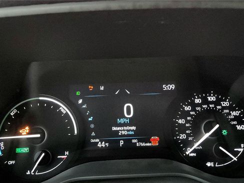 Used 2025 Toyota Sienna XLE image 28