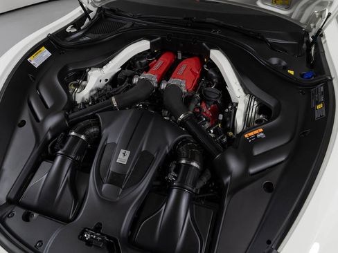 Used 2022 Ferrari Roma image 9