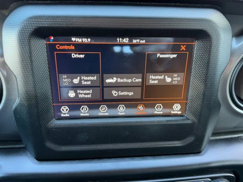 Used 2022 Jeep Gladiator Sport image 12