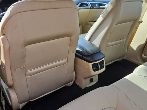 Used 2016 Ford Fusion SE FWD image 18