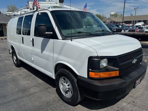 Used 2016 Chevrolet Express 2500 RWD image 4