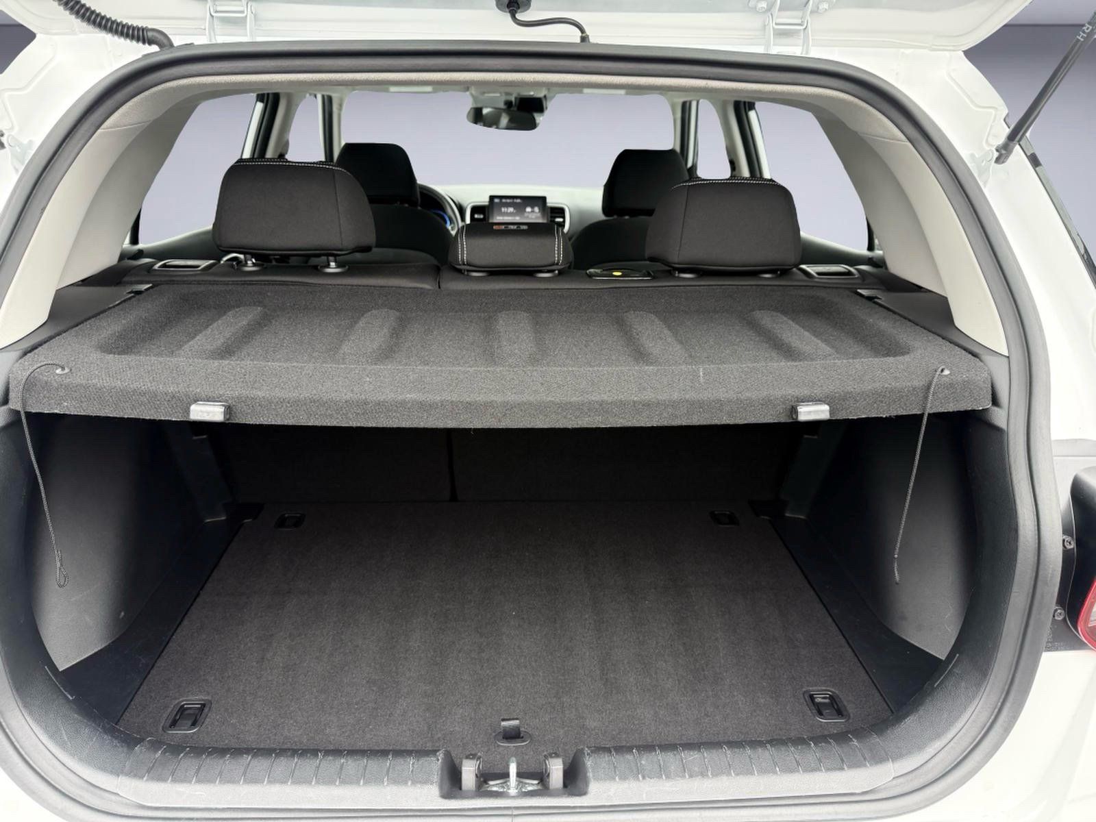 Used 2025 Hyundai Venue SEL FWD image 5