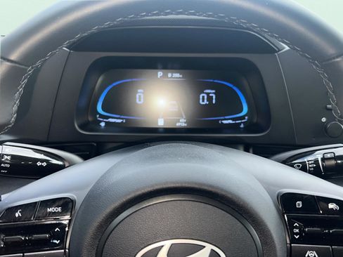 Certified 2025 Hyundai Elantra Sport image 10