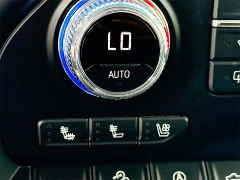 Used 2021 GMC Sierra 1500 SLT image 18