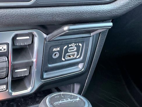 New 2026 Jeep Gladiator Sport AWD/4WD image 15