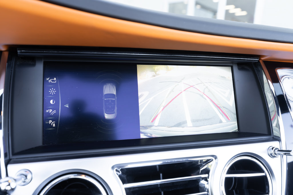 Used 2018 Rolls-Royce Dawn RWD image 34