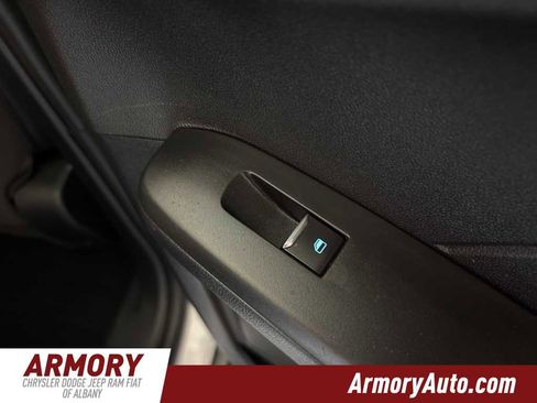 Used 2022 Ford Escape SE image 30