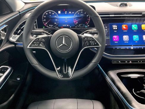 Used 2025 Mercedes-Benz E 350 4MATIC Sedan image 5