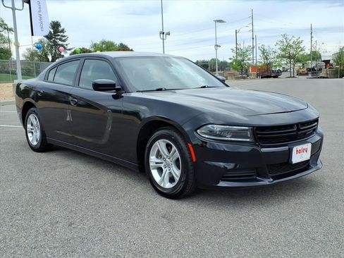 Used 2023 Dodge Charger SXT RWD image 2