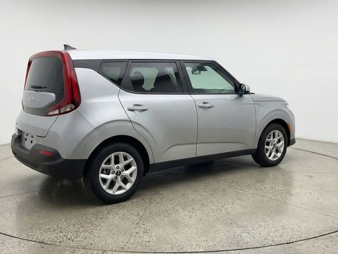 Used 2025 Kia Soul LX w/ LX Technology Package FWD image 9