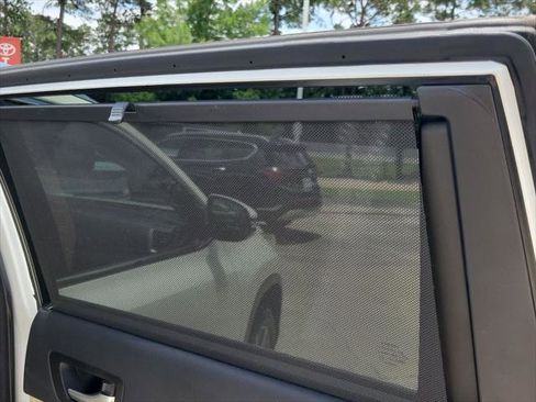 Certified 2017 Toyota Highlander XLE FWD image 18
