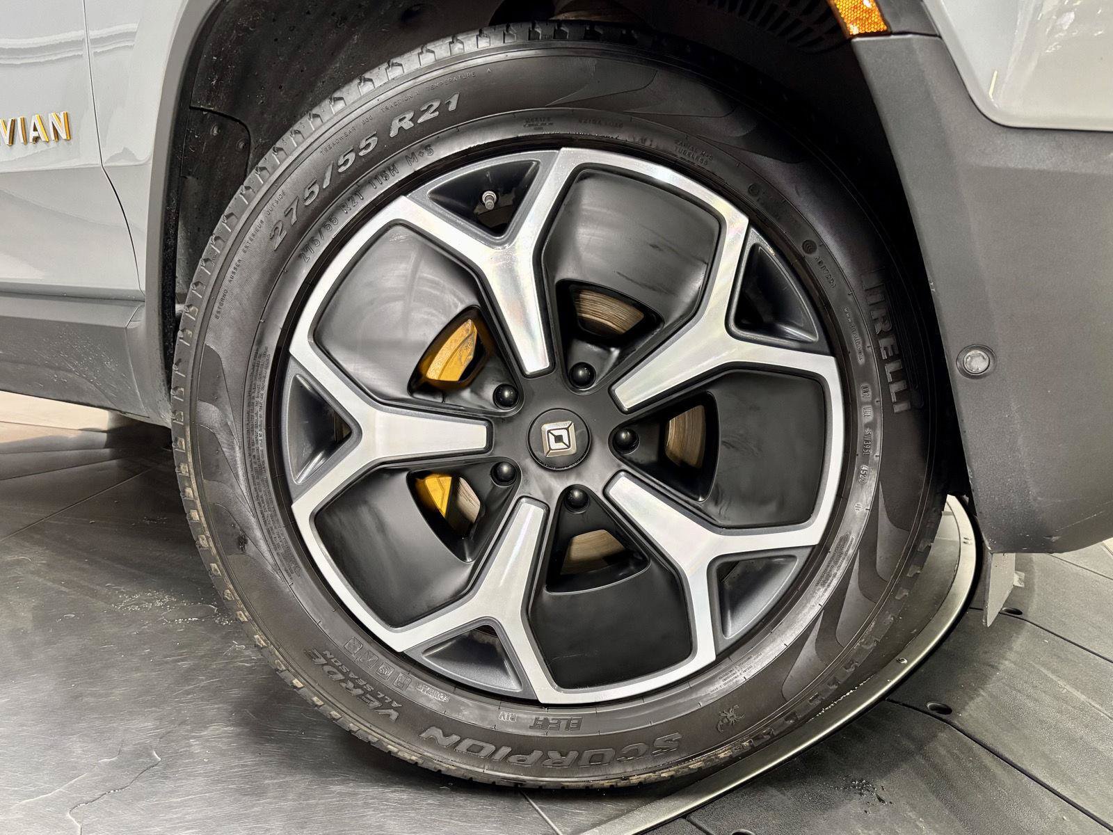 Used 2023 Rivian R1S Launch Edition Quad AWD/4WD image 12