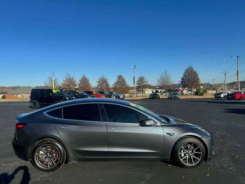 Used 2018 Tesla Model 3 Long Range image 4