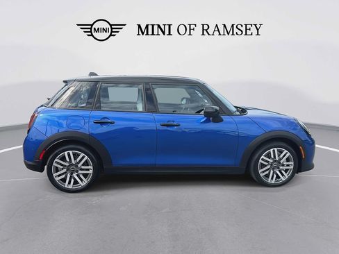 Used 2026 MINI Cooper 4-Door Hardtop FWD image 9