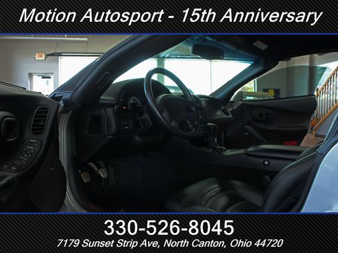 Used 2004 Chevrolet Corvette Convertible w/ Preferred Equipment Group RWD image 19