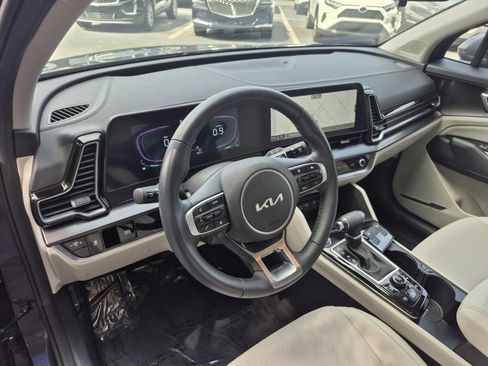 Used 2025 Kia Sportage EX FWD image 9