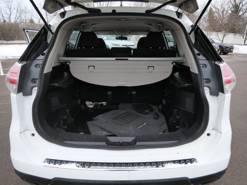 Used 2016 Nissan Rogue SV image 18