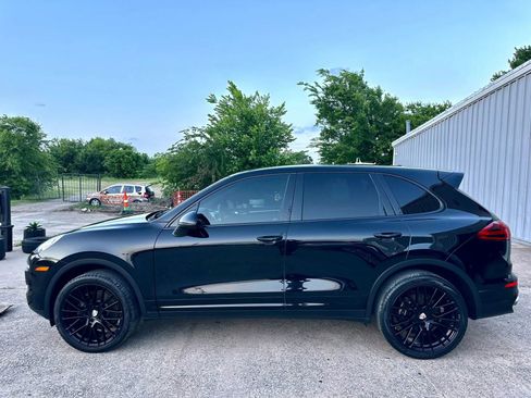 Used 2018 Porsche Cayenne AWD/4WD image 3