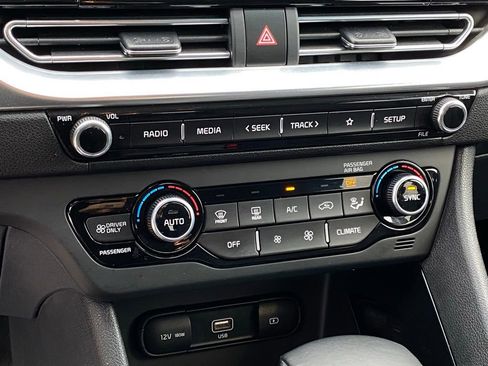 Used 2022 Kia Niro LXS image 19