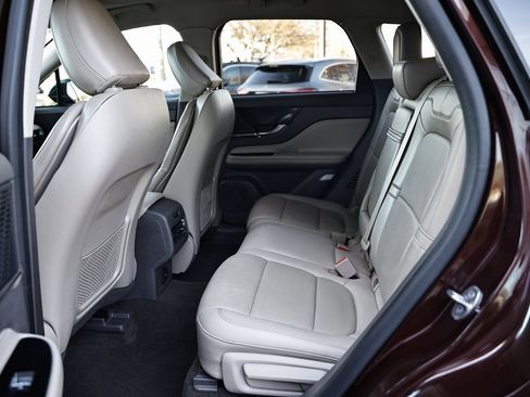 Used 2021 Lincoln Corsair FWD w/ Premium Package image 24