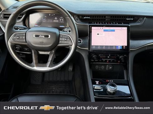 Used 2023 Jeep Grand Cherokee Limited w/ Black Appearance Package AWD/4WD image 12