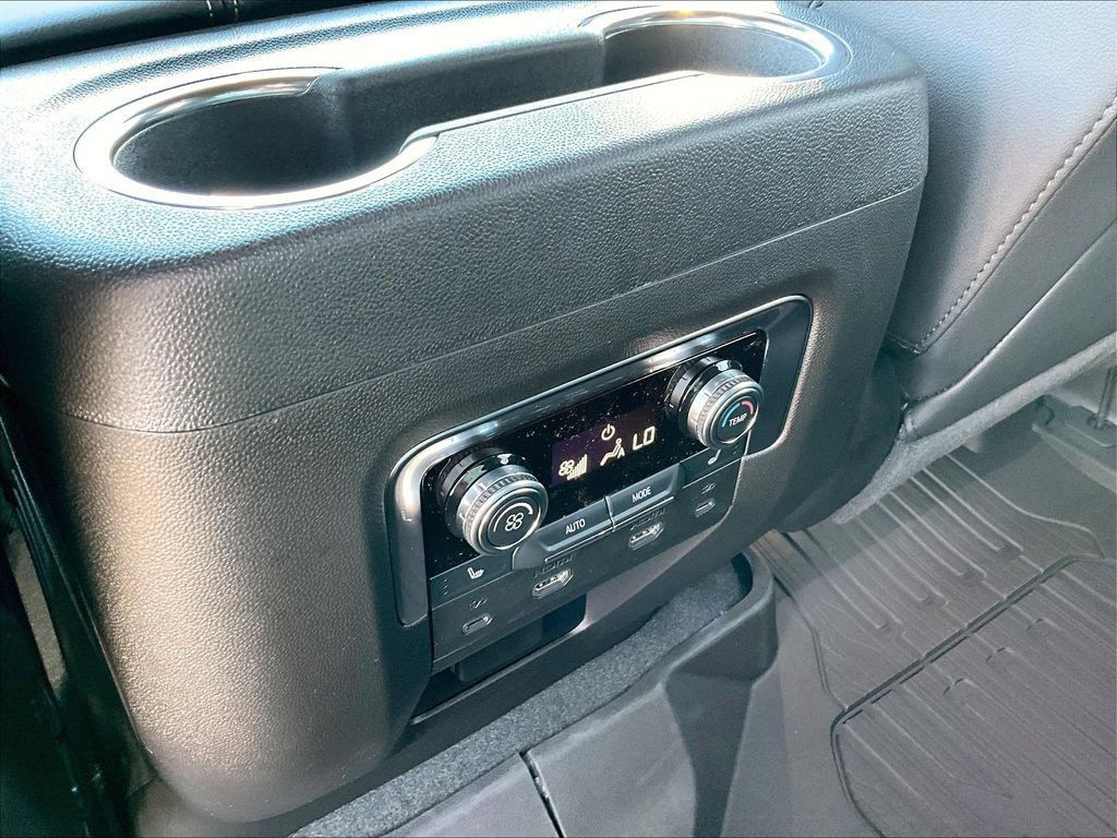 New 2026 GMC Yukon XL Elevation w/ Elevation Premium Package AWD/4WD image 19