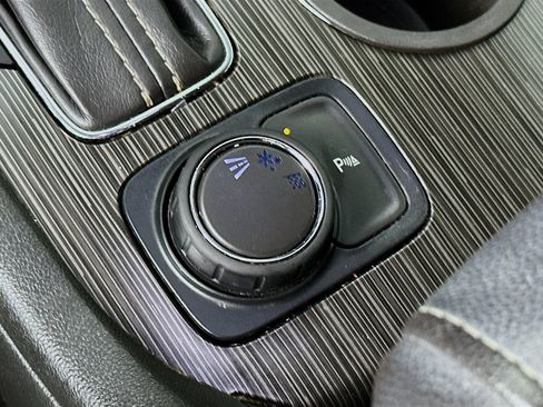 Used 2019 GMC Acadia SLT FWD image 21