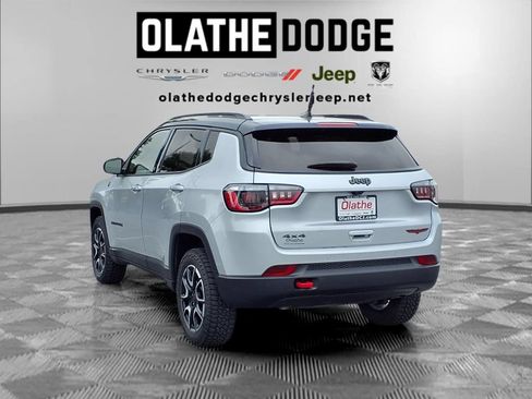 Certified 2025 Jeep Compass Trailhawk AWD/4WD image 3
