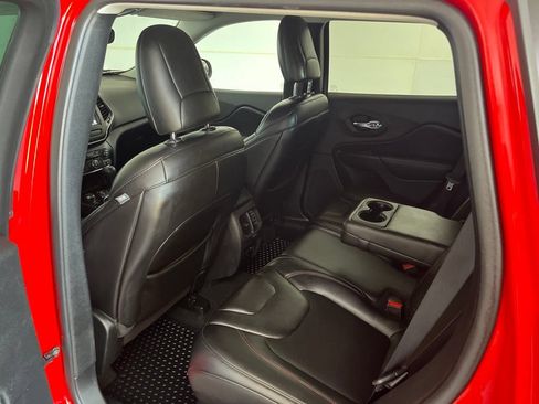 Used 2019 Jeep Cherokee Trailhawk AWD/4WD image 24