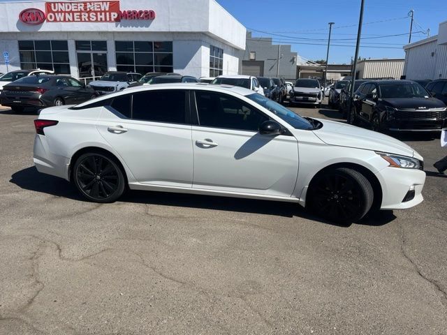 Used 2022 Nissan Altima 2.5 SR w/ Midnight Edition Package FWD image 7