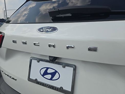 Used 2023 Ford Escape Platinum image 11