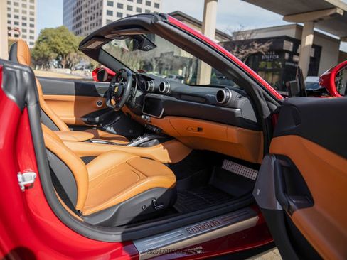 Used 2019 Ferrari Portofino image 53