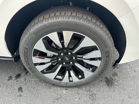 New 2025 Ford Expedition Max Platinum w/ Driver's Package image 36