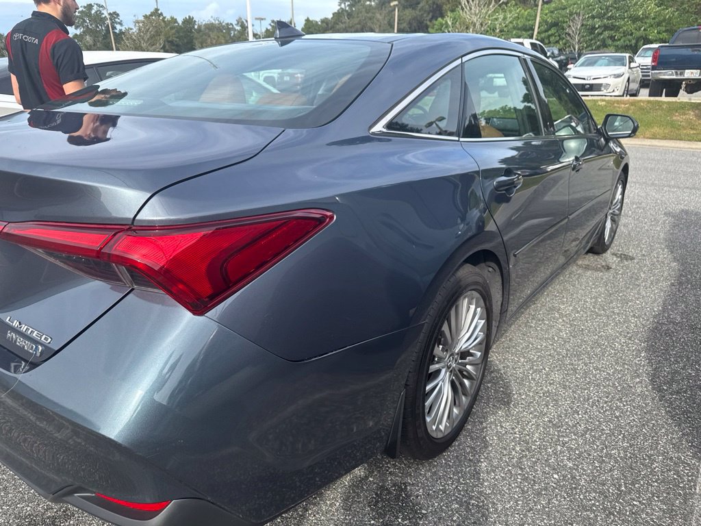 Used 2019 Toyota Avalon Limited FWD image 4