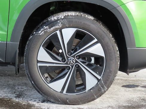 New 2026 Volkswagen Taos SE AWD/4WD image 16