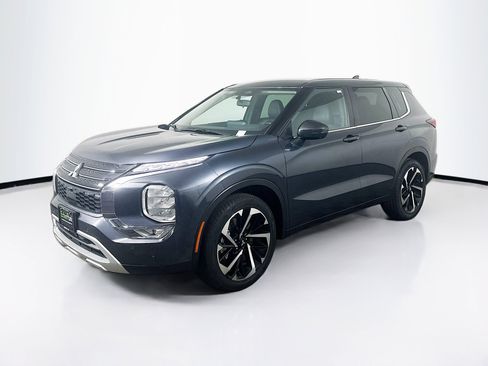 Used 2024 Mitsubishi Outlander SE image 3