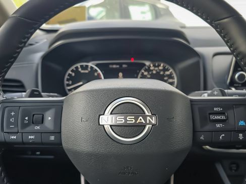 Used 2025 Nissan Rogue SV FWD image 19