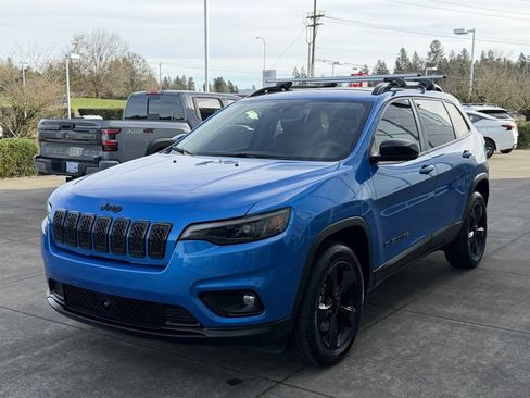 Used 2023 Jeep Cherokee Altitude Lux w/ Mopar Interior Package image 4