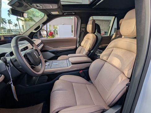 New 2026 Lincoln Navigator L Black Label AWD/4WD image 11