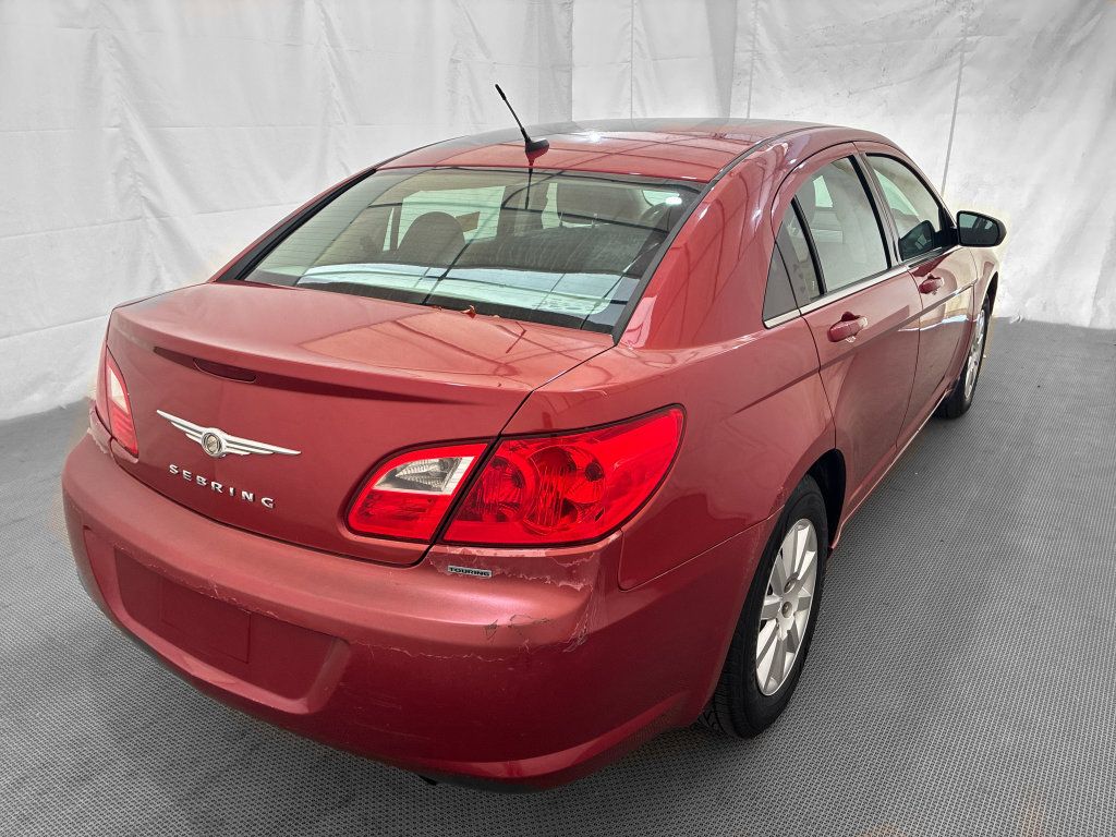 Used 2010 Chrysler Sebring Touring FWD image 6