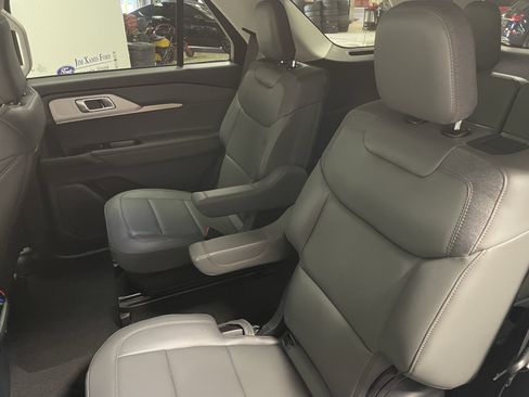 Used 2025 Ford Explorer Active w/ Active Comfort Package image 23