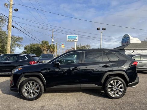 Used 2021 Toyota RAV4 XLE Premium image 4
