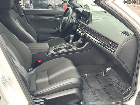 Used 2025 Honda Civic Sport image 9