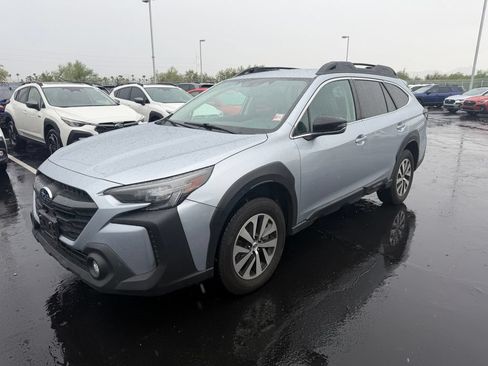Used 2023 Subaru Outback Premium AWD/4WD image 3