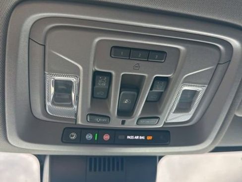 Used 2022 Chevrolet Silverado 1500 LTZ w/ LTZ Premium Package image 11