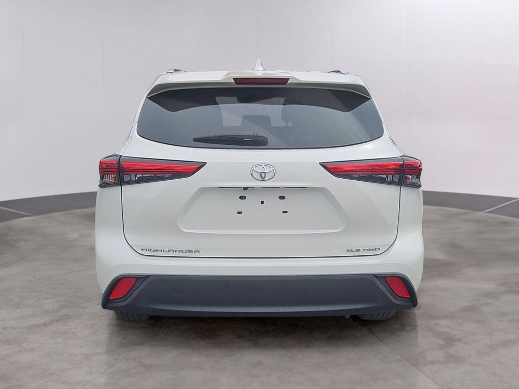 Used 2021 Toyota Highlander XLE AWD/4WD image 5