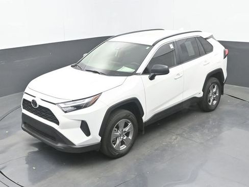 Used 2025 Toyota RAV4 LE image 32