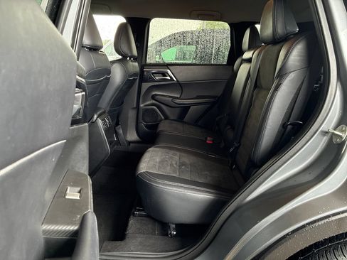 Used 2024 Mitsubishi Outlander SE FWD image 19